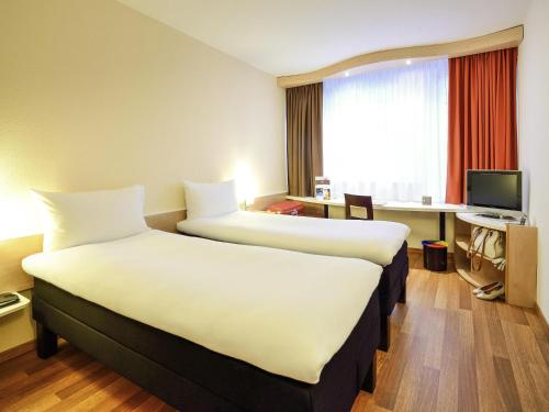 Habitación Doble Estándar - 2 camas del hotel Ibis Budapest City. Foto 6