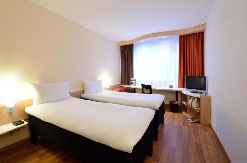 Habitación Doble Estándar - 2 camas del hotel Ibis Budapest City. Foto 7