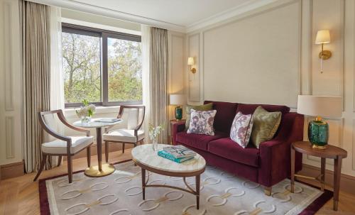 Suite Garden con acceso exclusivo a los jardines privados Cadogan del hotel Jumeirah Carlton Tower London. Foto 4