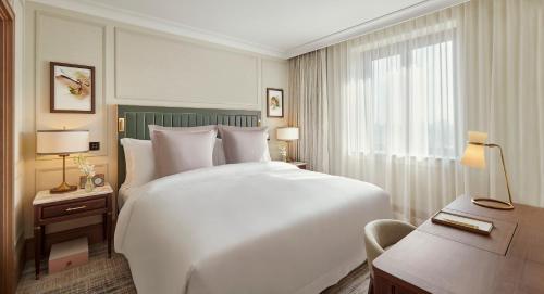 Suite Executive con vistas a la ciudad y acceso exclusivo a los jardines privados Cadogan del hotel Jumeirah Carlton Tower London