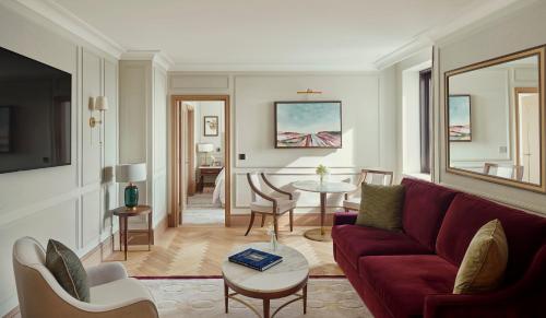 Suite Executive con acceso exclusivo a los jardines privados Cadogan del hotel Jumeirah Carlton Tower London. Foto 1