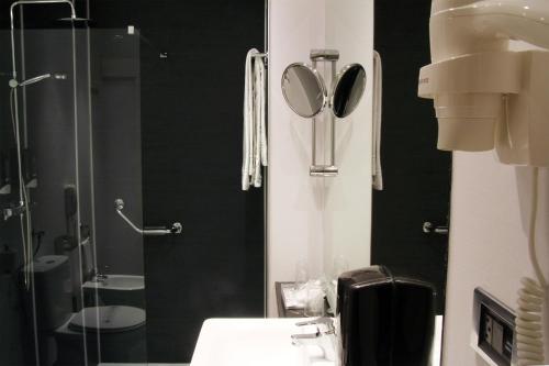 Habitación Doble Interior - 2 camas del hotel Conde Duque Bilbao. Foto 6