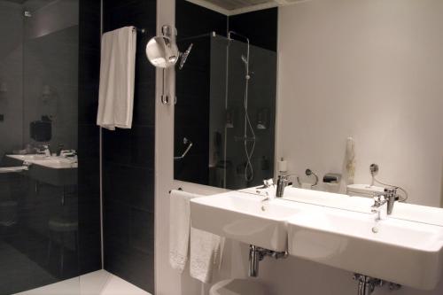 Habitación Doble con 2 camas del hotel Conde Duque Bilbao. Foto 4