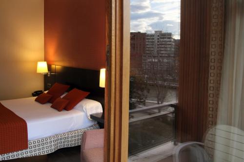 Habitación Doble Superior con balcón del hotel Conde Duque Bilbao. Foto 1