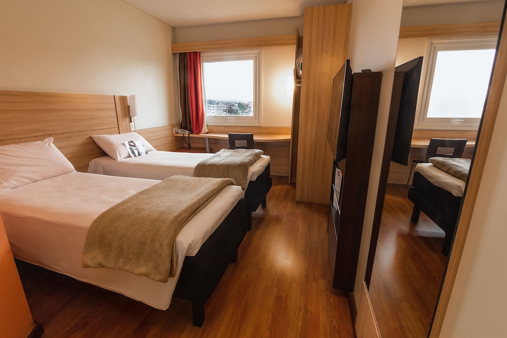 Habitación Standard con 2 camas individuales del hotel Ibis Concepcion. Foto 1