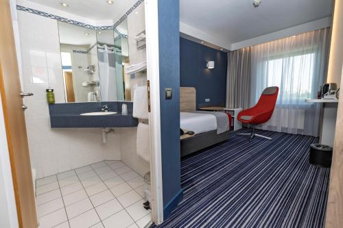 Habitación Individual Estándar del hotel Holiday Inn Express Geneva Airport, An Ihg. Foto 4