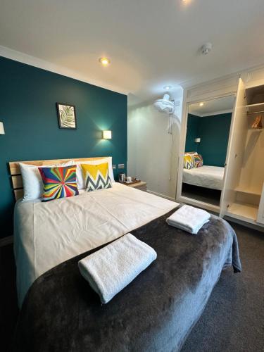 Habitación Doble con baño del hotel Smart Hyde Park View -