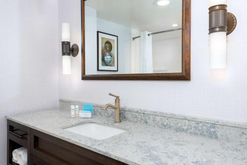 Habitación con dos camas queen - No fumadores del hotel Hampton Inn Buffalo-williamsville. Foto 2