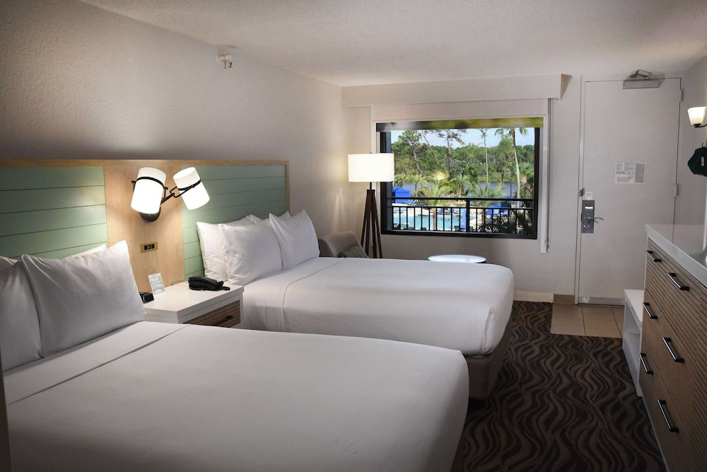 Habitación, 2 camas dobles, vistas al patio del hotel Wyndham Garden Lake Buena Vista Disney Springs. Foto 4