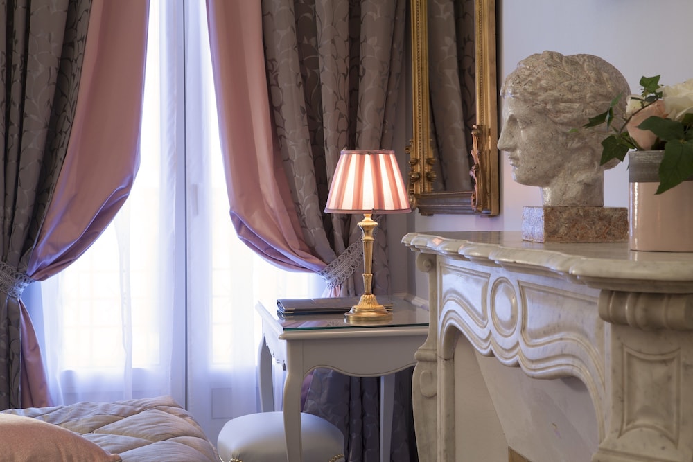 Habitación triple superior del hotel and Spa Saint Jacques. Foto 2