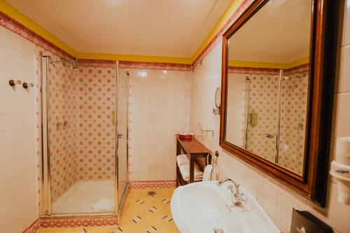 Habitación en el ático con vistas al jardín del hotel Spa Villalba. Foto 14