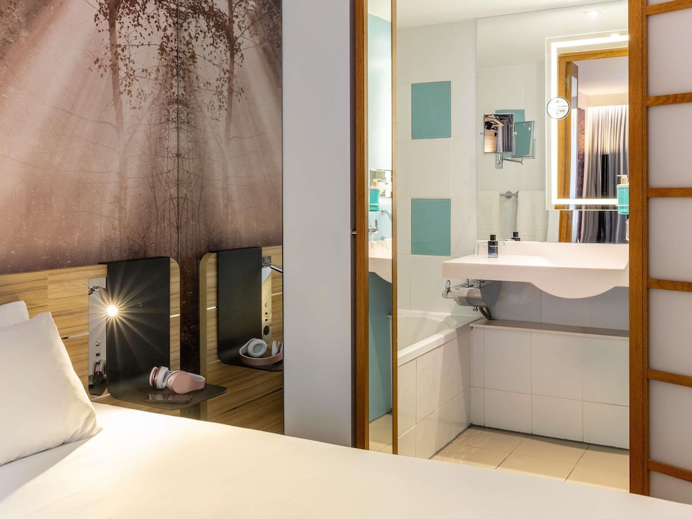 Habitación estándar, 1 cama doble con sofá cama del hotel Novotel Edinburgh Centre. Foto 3