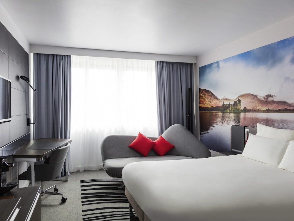 Habitación ejecutiva, 1 cama de matrimonio con sofá cama del hotel Novotel Edinburgh Centre. Foto 4