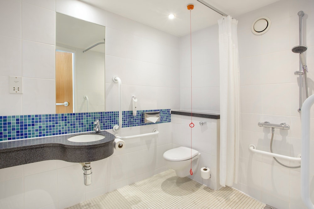 Habitación estándar accesible, 1 cama doble del hotel Holiday Inn Express - Edinburgh City Centre, An Ihg. Foto 6