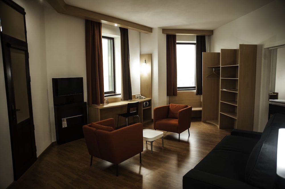 Habitación Premium de ibis con 2 camas individuales y vistas a la ciudad del hotel Ibis Astana. Foto 16