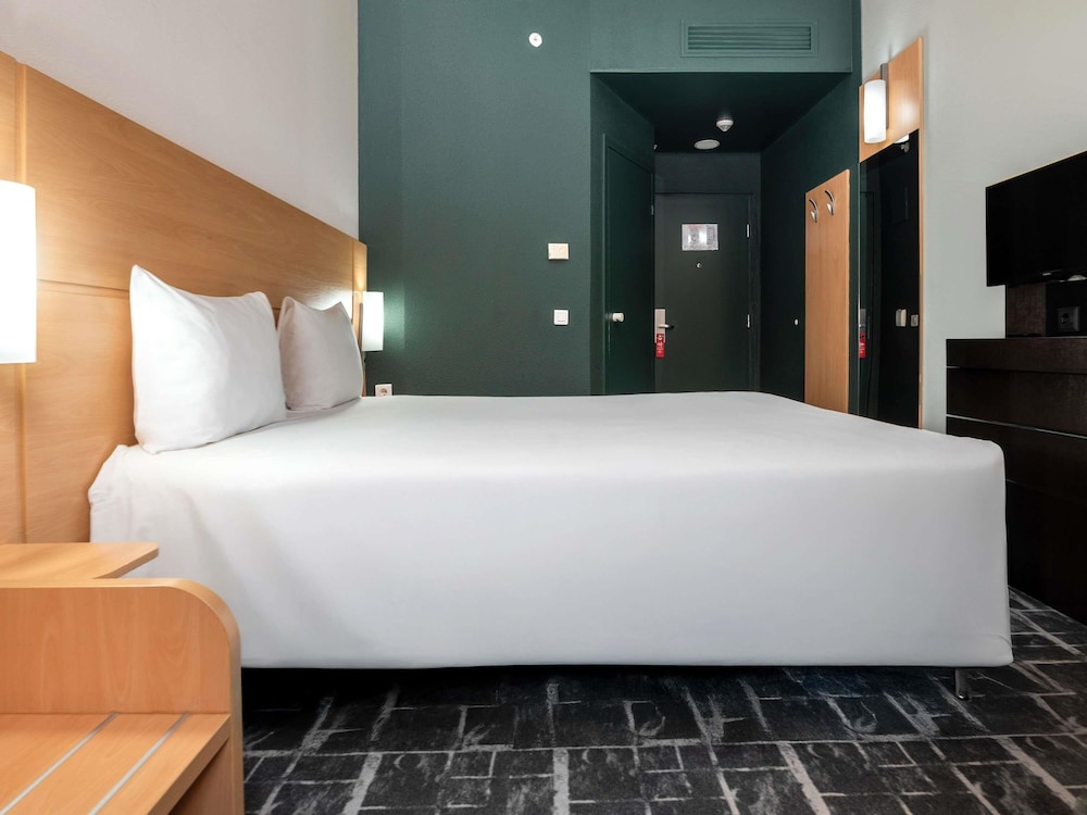Habitación Standard con una cama doble y vistas a la ciudad del hotel Ibis Astana. Foto 13