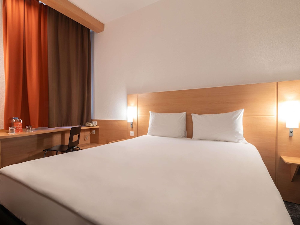 Habitación Standard con una cama doble y vistas a la ciudad del hotel Ibis Astana. Foto 15