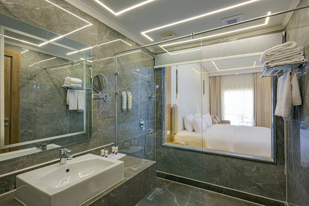 Suite Premium con Vista al Mar del hotel Bellagio Beach Resort. Foto 7