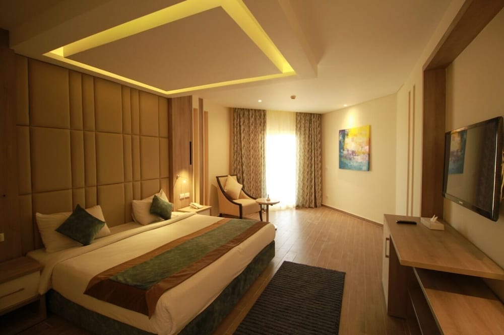 Habitación Deluxe con vistas al jardín del hotel Bellagio Beach Resort. Foto 1