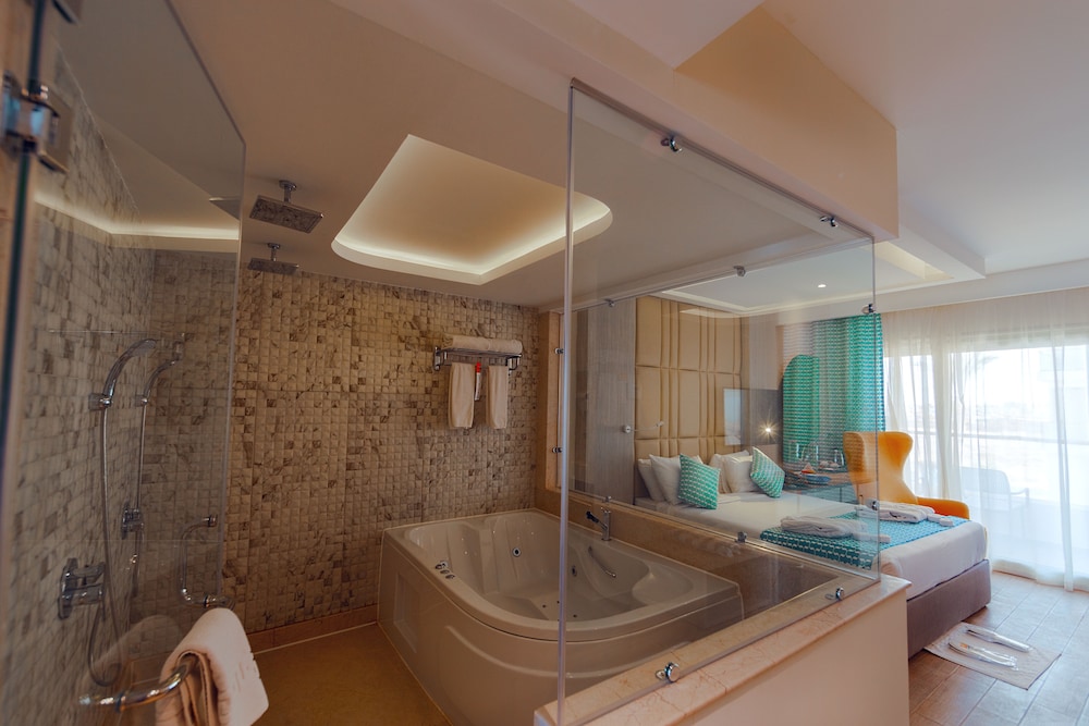 Habitación Deluxe con Jacuzzi del hotel Bellagio Beach Resort