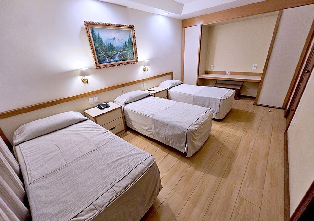 Habitación triple superior, 3 camas individuales del hotel Riale Imperial Flamengo