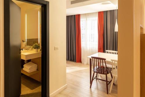 Apartamento Estudio con balcón del hotel Park Inn By Radisson Bucharest and Residence. Foto 3