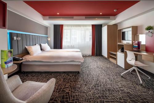 Habitación Estándar con balcón del hotel Park Inn By Radisson Bucharest and Residence. Foto 2