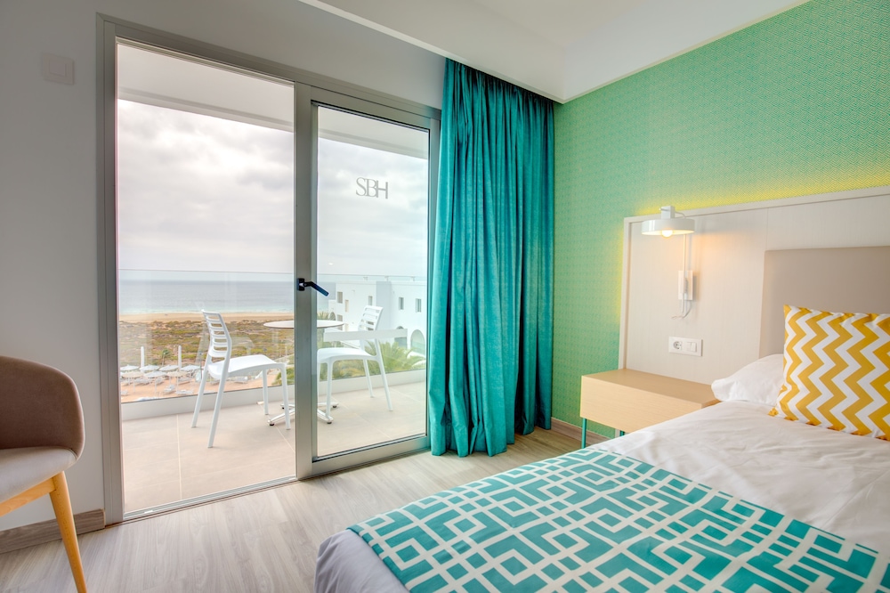 Habitación doble, vistas parciales al mar del hotel SBH Maxorata Resort. Foto 3