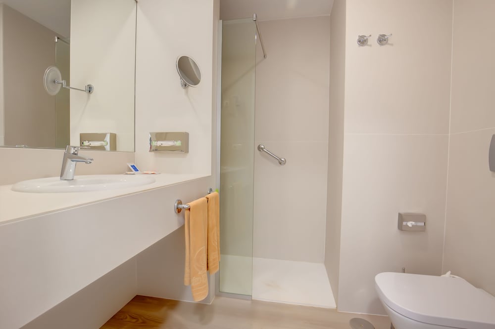 Habitación doble, vistas parciales al mar del hotel SBH Maxorata Resort. Foto 4