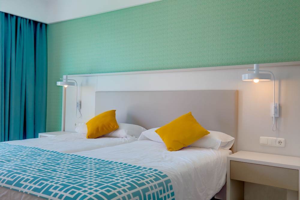 Habitación familiar, vistas al mar del hotel SBH Maxorata Resort. Foto 1