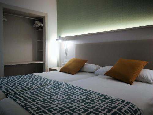 Habitación familiar Vista Jardin 2 Camas individuales del hotel SBH Maxorata Resort. Foto 1