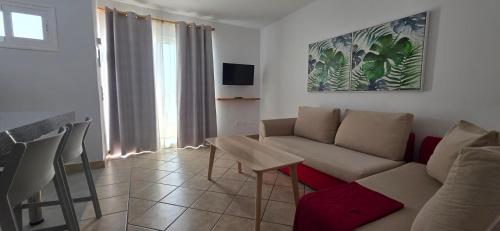 Apartamento de 1 dormitorio con vistas completas o parciales a la piscina del hotel Acuario Sol. Foto 4
