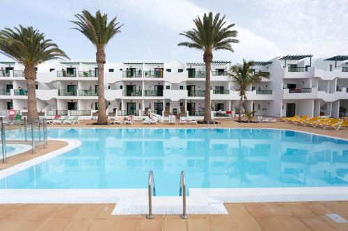 Apartamento de 1 dormitorio con vistas completas o parciales a la piscina del hotel Acuario Sol. Foto 6