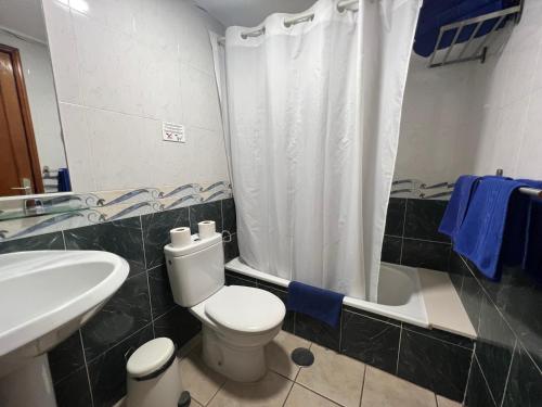 Apartamento de 1 dormitorio con vistas completas o parciales a la piscina del hotel Acuario Sol. Foto 28