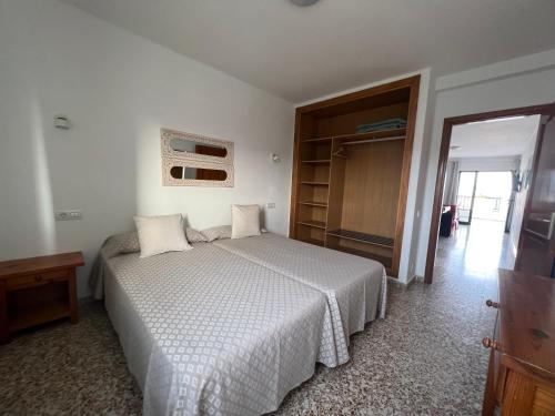 Apartamento de 1 dormitorio con vistas completas o parciales a la piscina del hotel Acuario Sol. Foto 39