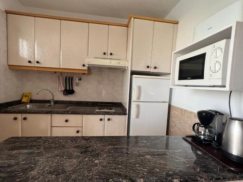 Apartamento de 1 dormitorio con vistas completas o parciales a la piscina del hotel Acuario Sol. Foto 49