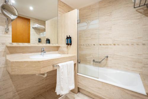 Habitación Doble Deluxe del hotel Eurostars Atlántida. Foto 5