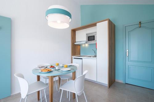 Apartamento de 1 dormitorio del hotel Pierre and Vacances Menorca Cala Blanes. Foto 2
