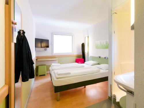 Habitación Doble - 2 camas del hotel Ibis budget Berlin Potsdamer Platz. Foto 3