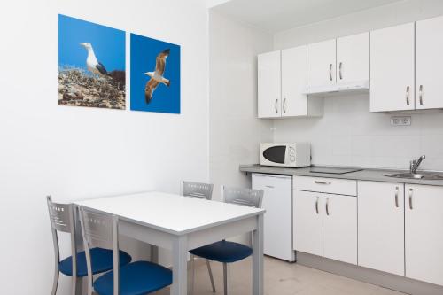 Apartamento de 1 dormitorio con vistas al mar del hotel Tao Caleta Playa. Foto 3