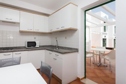 Apartamento de 1 dormitorio con vistas a la piscina del hotel Tao Caleta Playa. Foto 12