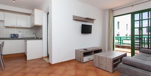 Apartamento de 1 dormitorio con vistas a la piscina del hotel Tao Caleta Playa. Foto 13