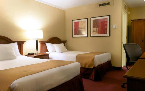 Habitación Doble con 2 camas dobles - No fumadores del hotel West Gate Inn Nyack. Foto 1