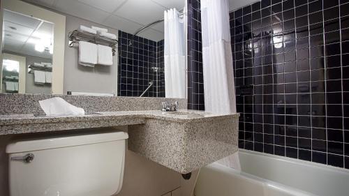 Habitación Doble con 2 camas dobles - No fumadores del hotel West Gate Inn Nyack. Foto 4