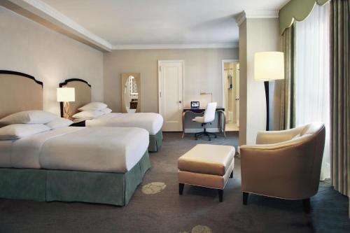 Habitación doble Premium Planta Alta 2 Camas dobles Normal del hotel Palmer House A Hilton. Foto 4