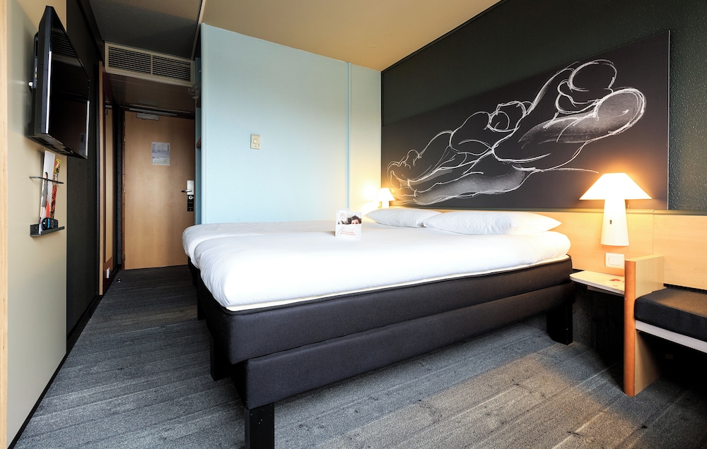 Habitación estándar con 2 camas individuales, 2 camas individuales del hotel Ibis Lyon Villefranche Sur Saone. Foto 2