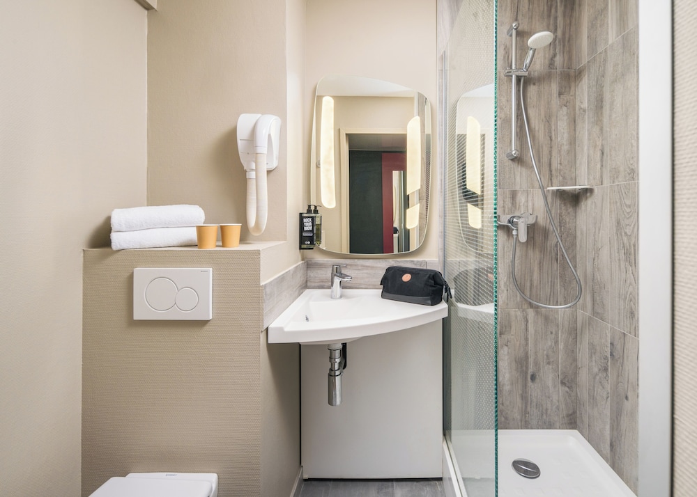 Habitación estándar con 2 camas individuales, 2 camas individuales del hotel Ibis Lyon Villefranche Sur Saone. Foto 5