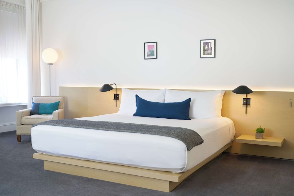 Habitación Deluxe, 1 cama de matrimonio grande, bañera accesible del hotel The Chicago Hotel Collection Ambassador Gold Coast. Foto 3