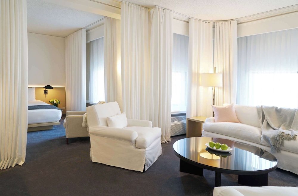 Suite estudio junior, 1 cama de matrimonio grande, bañera accesible del hotel The Chicago Hotel Collection Ambassador Gold Coast. Foto 1