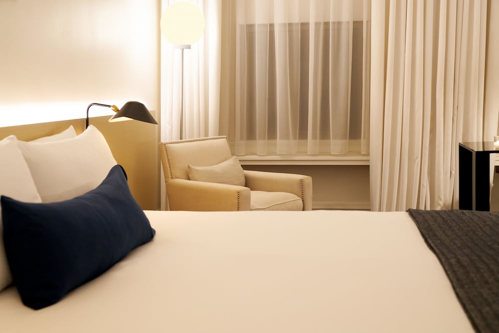 Habitación estándar, 1 cama de matrimonio grande, bañera accesible del hotel The Chicago Hotel Collection Ambassador Gold Coast. Foto 2